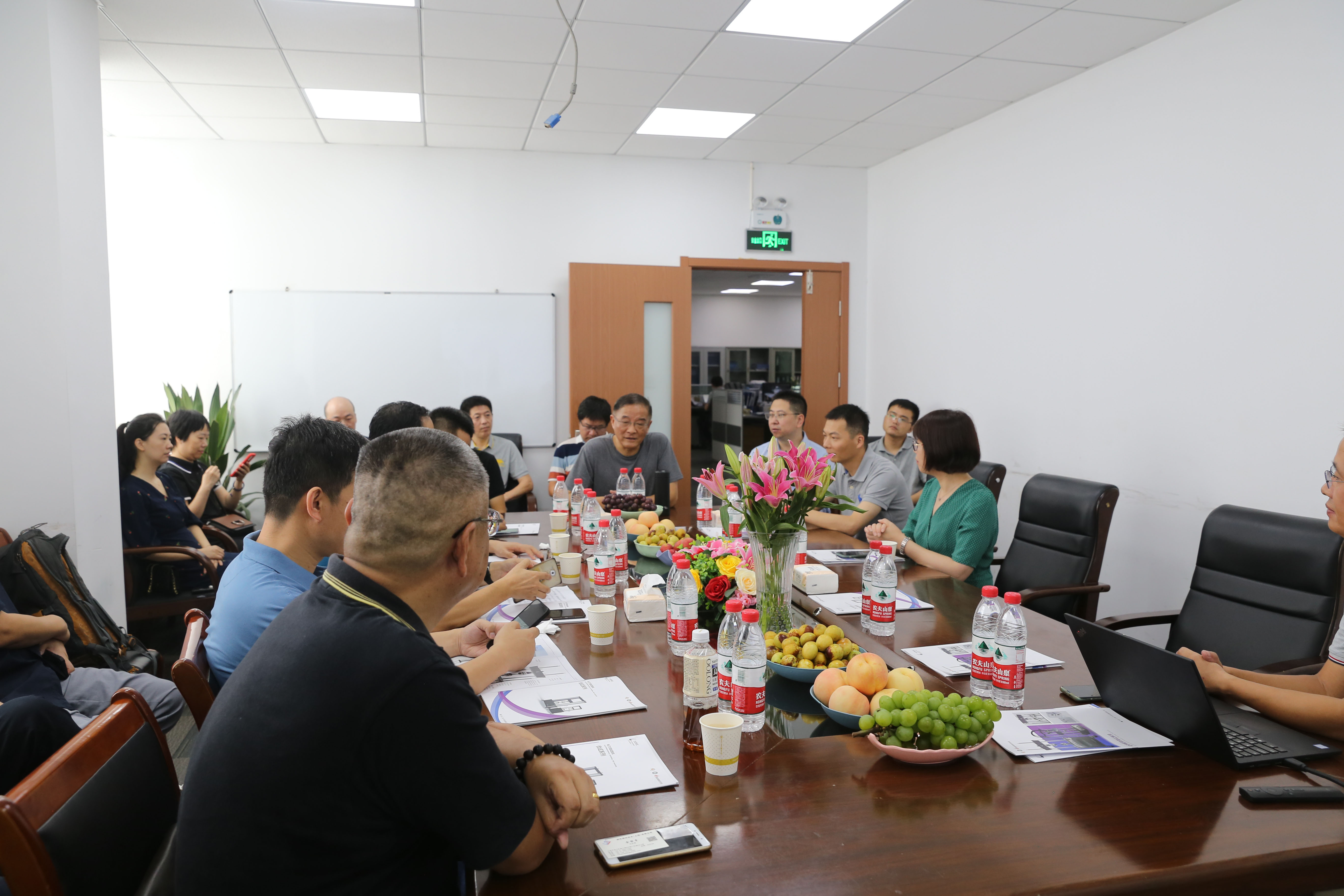 天下钢标委力学别离艺委员会上海地区委员和《理化磨练—物理分册》编委会上海地区的力学专业编委一行受邀来我司旅行指导并开展交流会_电液伺服新闻万能试验机_复合质料力学性能测试仪_疲劳试验机制造商_Z6尊龙凯时