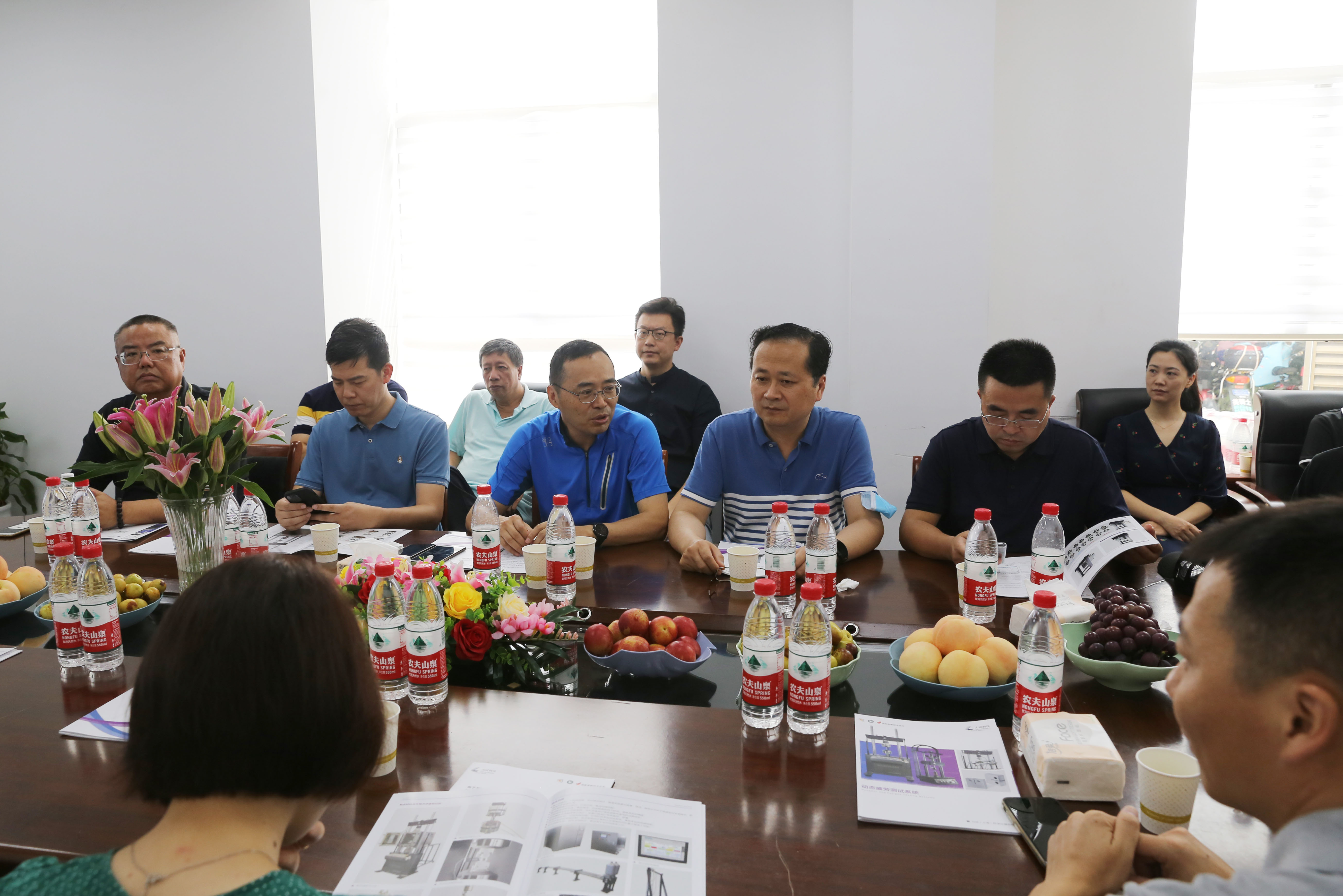 天下钢标委力学别离艺委员会上海地区委员和《理化磨练—物理分册》编委会上海地区的力学专业编委一行受邀来我司旅行指导并开展交流会_电液伺服新闻万能试验机_复合质料力学性能测试仪_疲劳试验机制造商_Z6尊龙凯时
